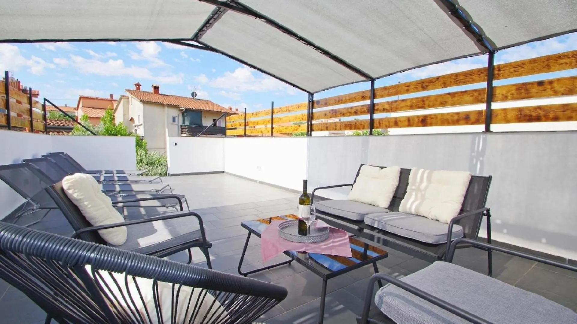 Apartment Ferienwohnung Fuer 6 Personen Ca 100 M In Pula, Istrien Pula Und Umgebung Croatia